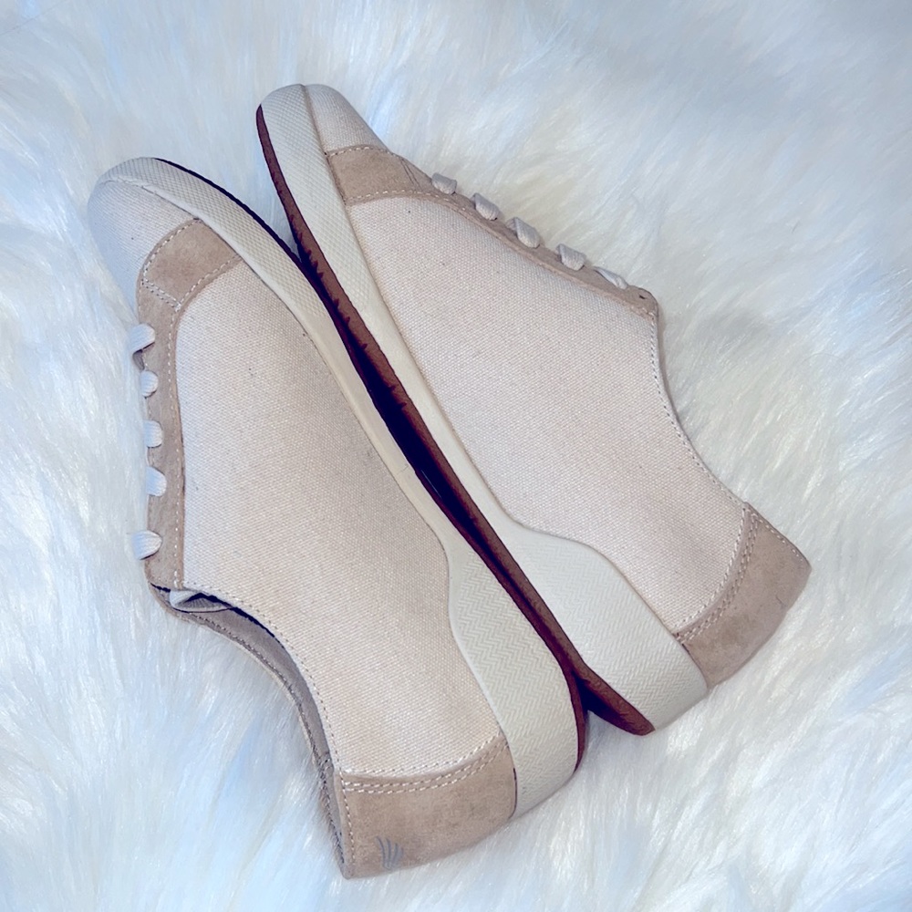 ⭐️ Dansko Oliso Tan/Cream Sneakers - Picture 8 of 11